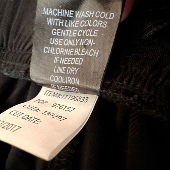 Torrid black pull on shorts - Picture 10 of 10